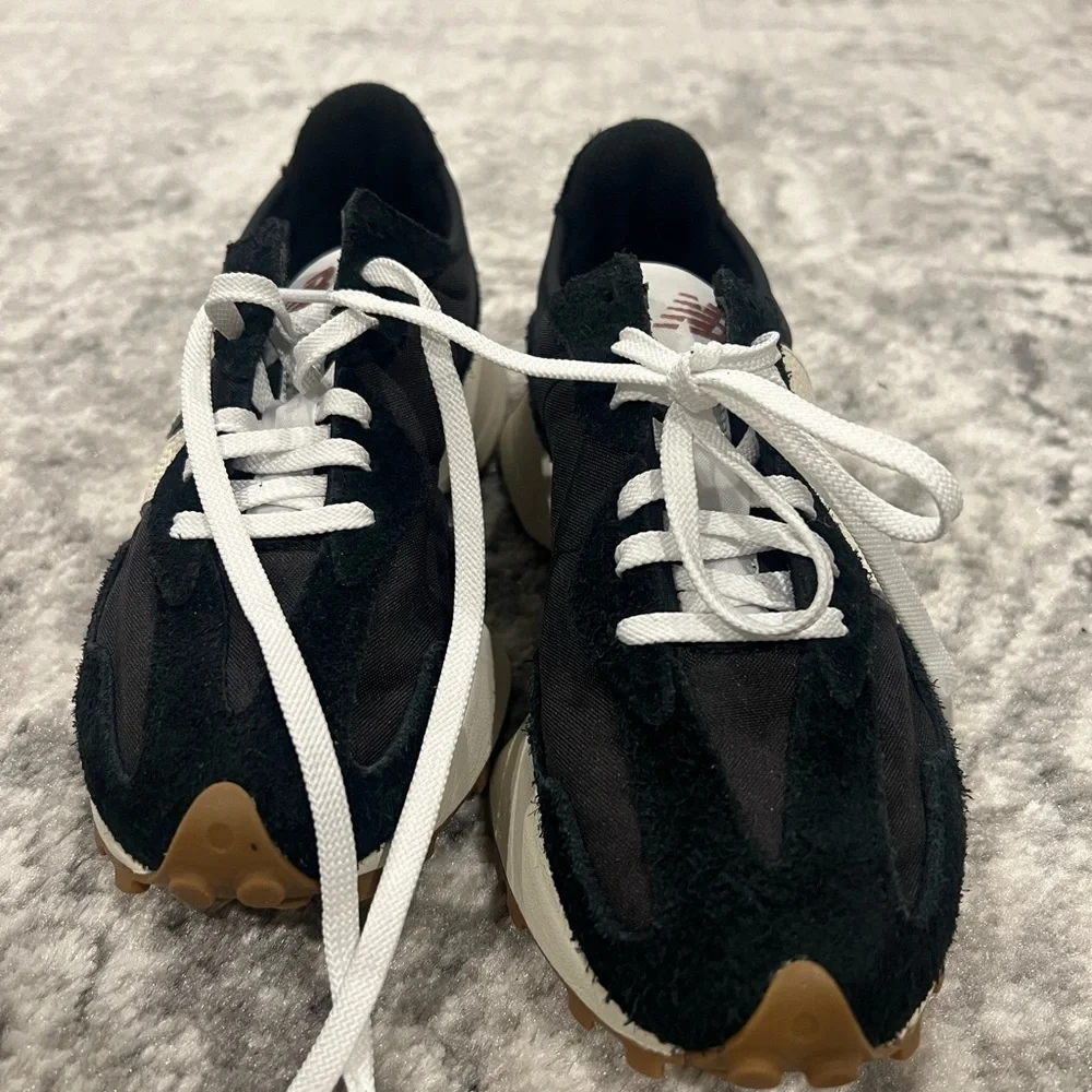 New Balance Black and White Women's Sneakers - Picture 4 of 4